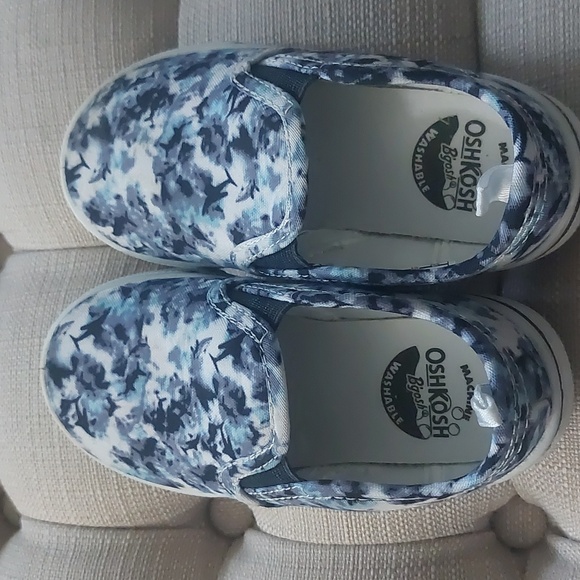 3/$6 item Osh Kosh tie dye shoes - Picture 3 of 7